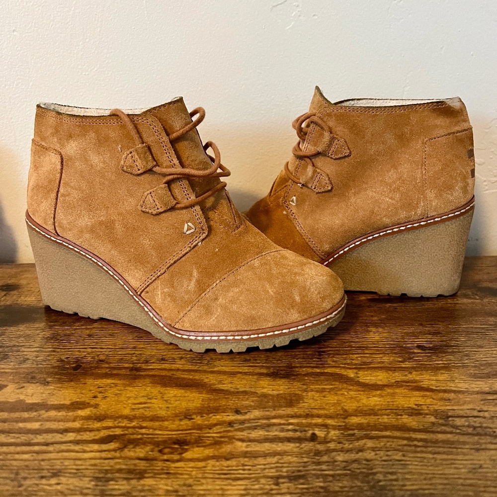 Toms Desert Wedge Women's Wheat Suede Bootie Size 6.5